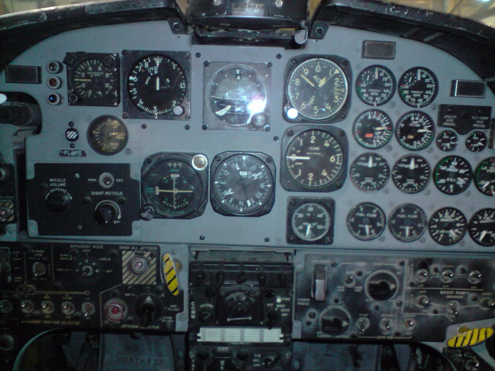 F-5 Freedom Fighter fighter jet cockpit instrument panel